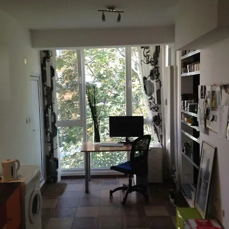 Ultra Central Art Studio Apartment *